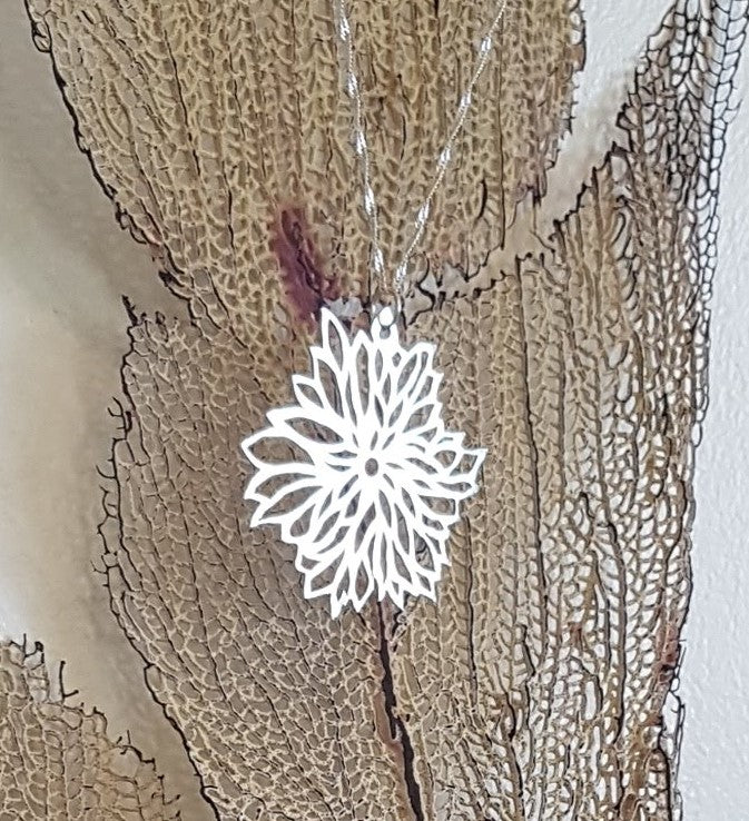 Saw Pierced Dahlia